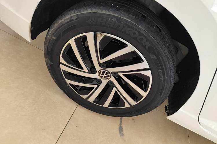 Used Volkswagen Lavida 2022 1.5L Automatic Comfort Edition Right Rear Wheel Hub
