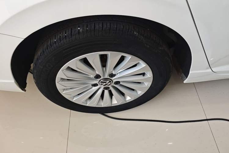Used Volkswagen Lavida 2022 1.5L Automatic Comfort Edition Right Rear Wheel Hub