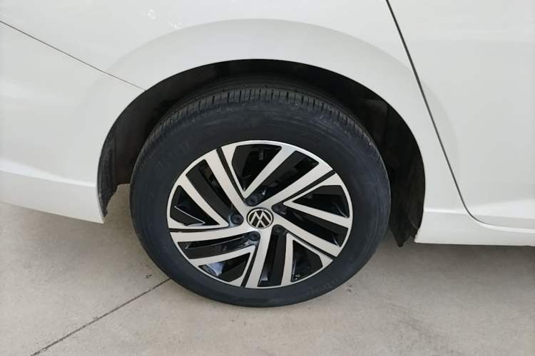 Used Volkswagen Lavida 2022 1.5L Automatic Comfort Edition Right Rear Wheel Hub