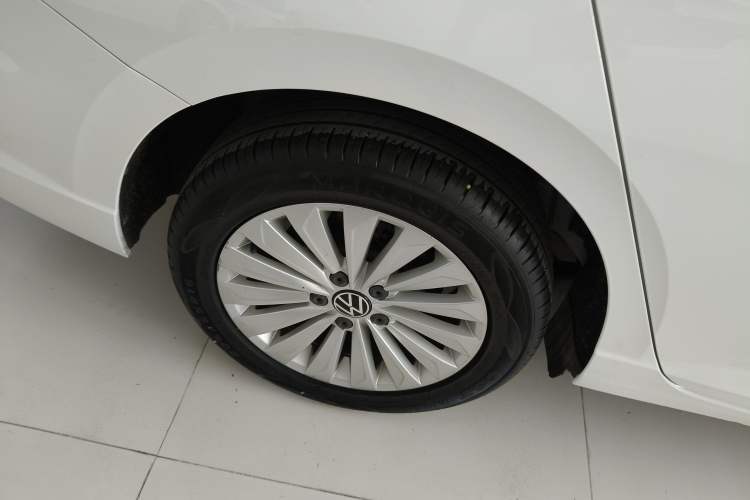 Used Volkswagen Lavida 2022 1.5L Automatic Comfort Edition Right Rear Wheel Hub