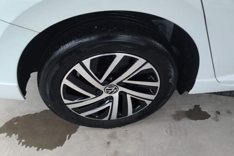 Used Volkswagen Lavida 2022 1.5L Automatic Comfort Edition Right Rear Wheel Hub