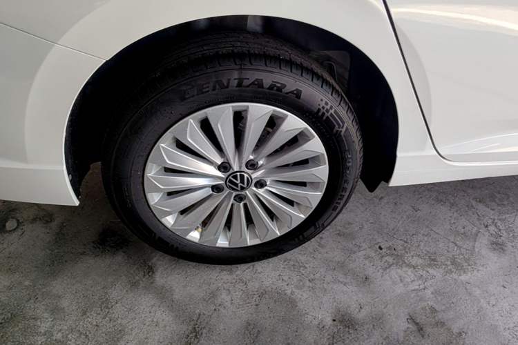 Used Volkswagen Lavida 2022 1.5L Automatic Comfort Edition Right Rear Wheel Hub