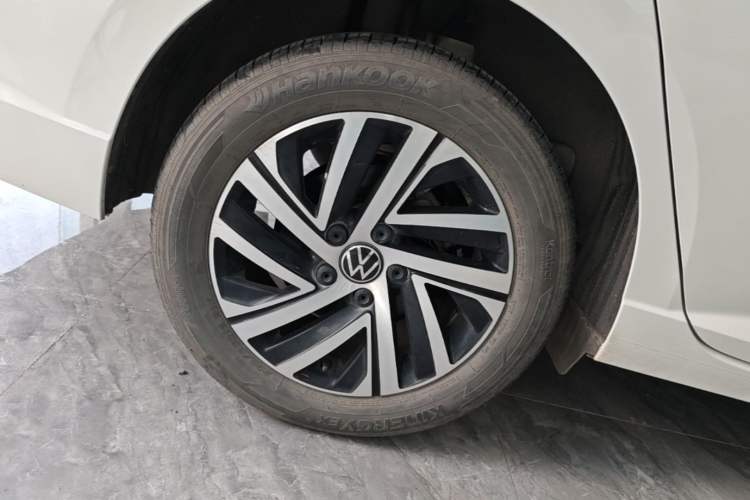 Used Volkswagen Lavida 2022 1.5L Automatic Comfort Edition Right Rear Wheel Hub