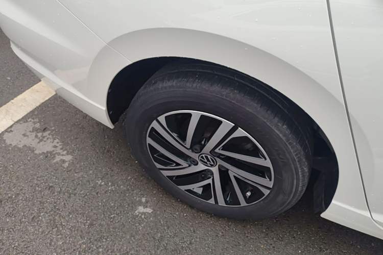 Used Volkswagen Lavida 2022 1.5L Automatic Comfort Edition Right Rear Wheel Hub