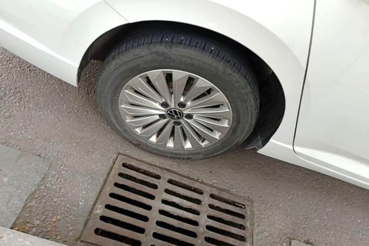 Used Volkswagen Lavida 2022 280TSI DSG Comfort Edition Right Rear Wheel Hub