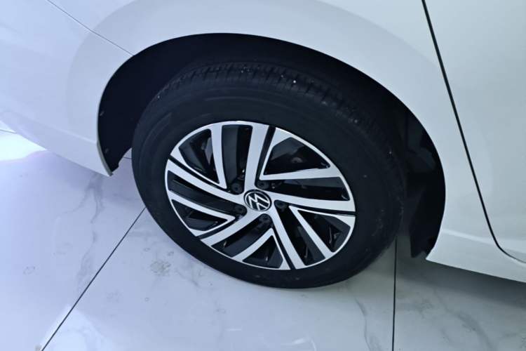Used Volkswagen Lavida 2022 1.5L Automatic Comfort Edition Right Rear Wheel Hub