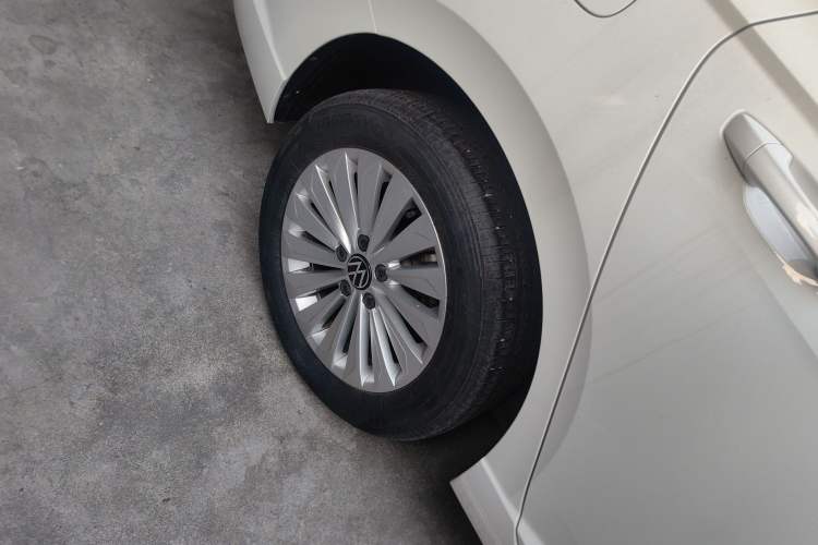 Used Volkswagen Lavida 2022 1.5L Automatic Comfort Edition Right Rear Wheel Hub