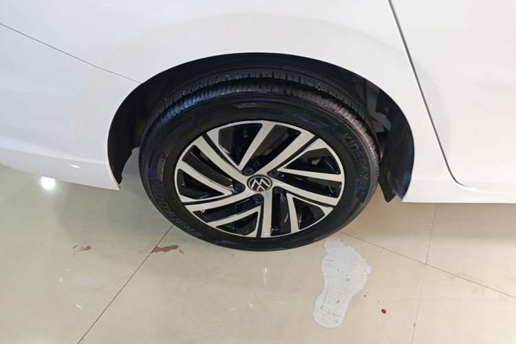 Used Volkswagen Lavida 2022 1.5L Automatic Comfort Edition Right Rear Wheel Hub