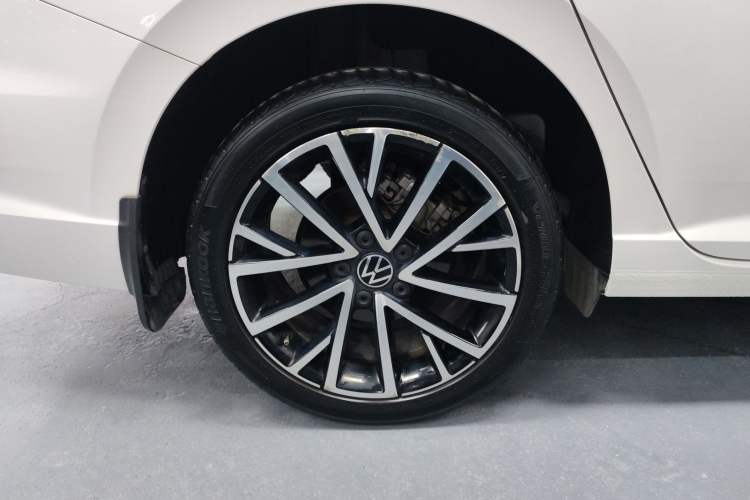 Used Volkswagen Lavida 2022 280TSI DSG Luxury Edition Right Rear Wheel Hub