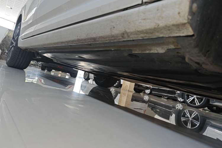 Used Volkswagen Lavida 2022 280TSI DSG Luxury Edition Right Side Sill