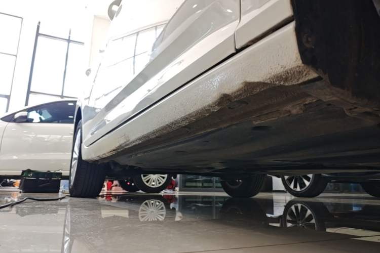 Used Volkswagen Lavida 2022 1.5L Automatic Comfort Edition Right Side Sill
