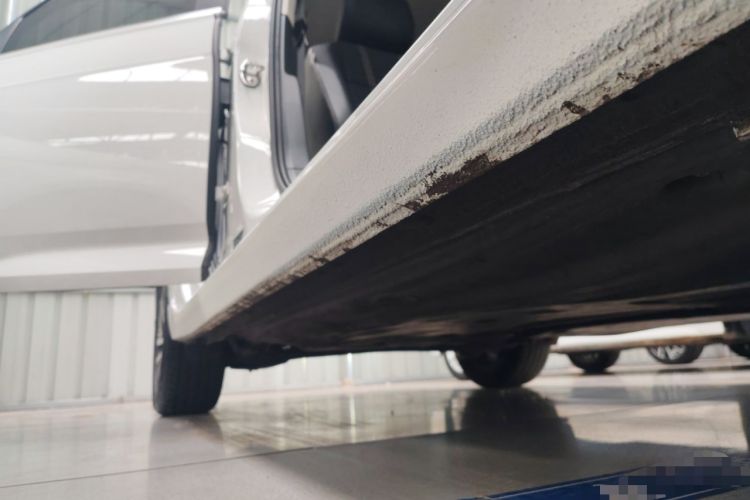 Used Volkswagen Lavida 2022 280TSI DSG Comfort Edition Right Side Sill