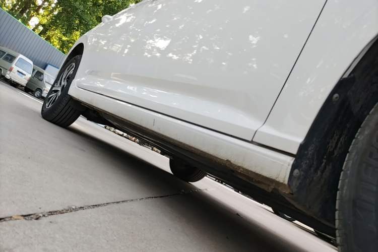 Used Volkswagen Lavida 2022 1.5L Automatic Comfort Edition Right Side Sill