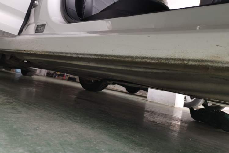 Used Volkswagen Lavida 2022 1.5L Automatic Fashion Edition Right Side Sill
