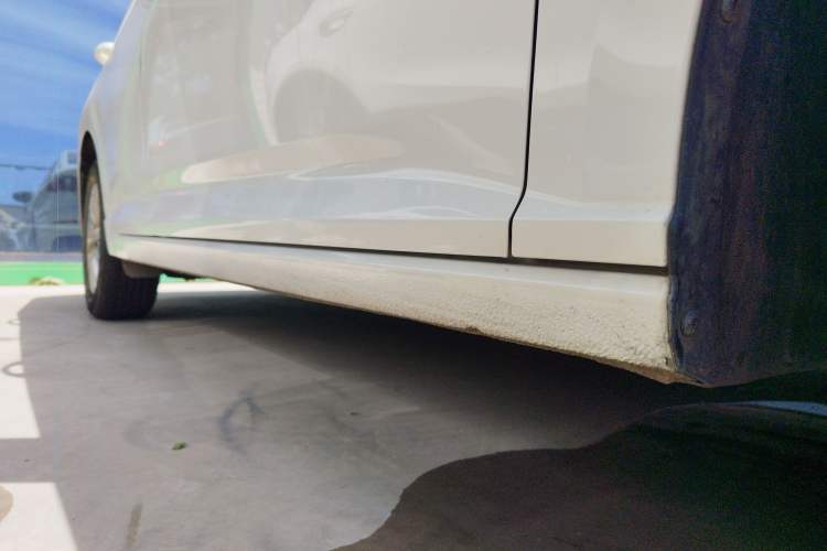 Used Volkswagen Lavida 2022 1.5L Automatic Fashion Edition Right Side Sill