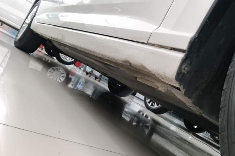 Used Volkswagen Lavida 2022 1.5L Automatic Comfort Edition Right Side Sill