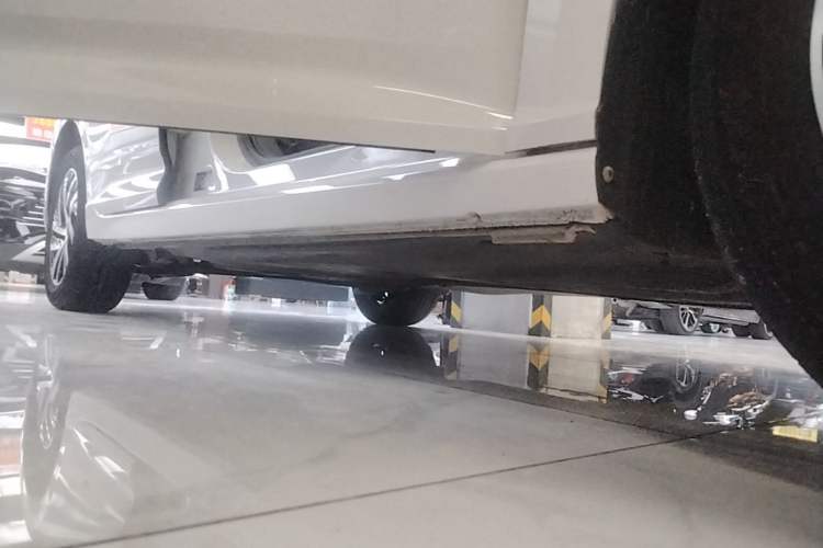 Used Volkswagen Lavida 2022 1.5L Automatic Comfort Edition Right Side Sill