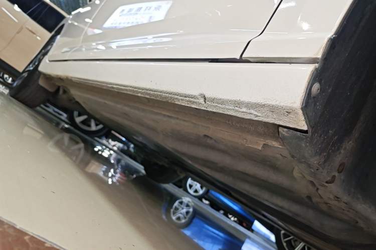 Used Volkswagen Lavida 2022 1.5L Automatic Comfort Edition Right Side Sill