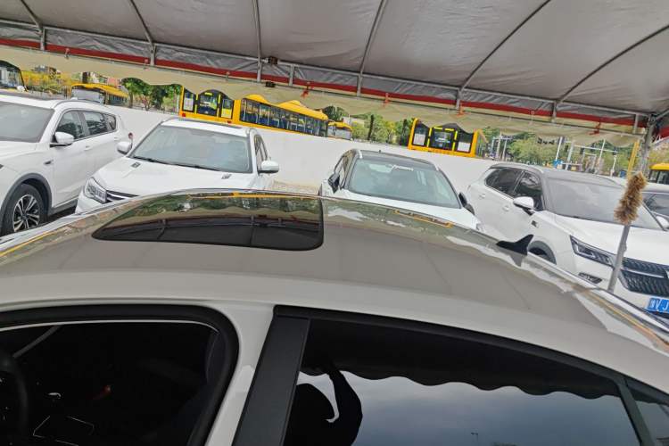 Used Volkswagen Lavida 2022 1.5L Automatic Comfort Edition Roof