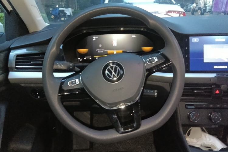 Used Volkswagen Lavida 2022 1.5L Automatic Vision Edition Steering Wheel