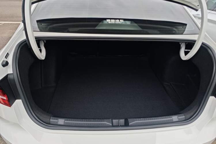Used Volkswagen Lavida 2022 1.5L Automatic Fashion Edition Trunk