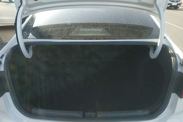 Used Volkswagen Lavida 2022 1.5L Automatic Fashion Edition Trunk