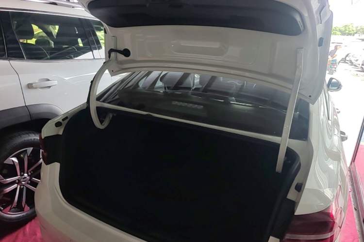 Used Volkswagen Lavida 2022 1.5L Automatic Fashion Edition Trunk