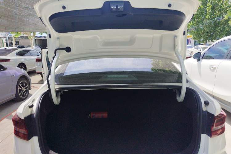 Used Volkswagen Lavida 2022 1.5L Automatic Fashion Edition Trunk