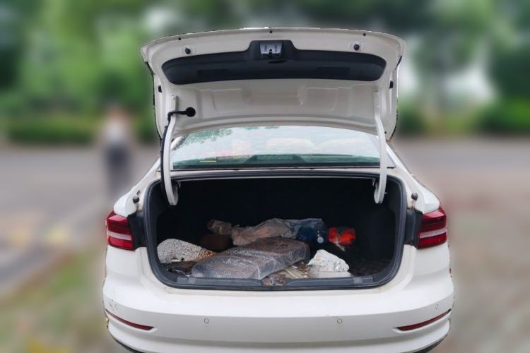 Used Volkswagen Lavida 2022 1.5L Automatic Fashion Edition Trunk