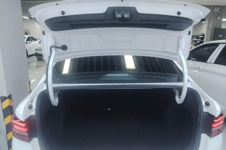 Used Volkswagen Lavida 2022 1.5L Automatic Comfort Edition Trunk