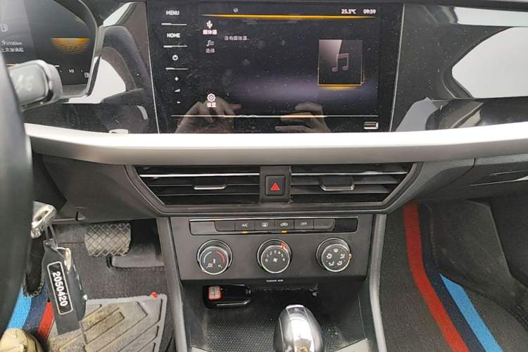Used Volkswagen Lavida 2022 280TSI DSG Comfort Edition Audio And AC Panel