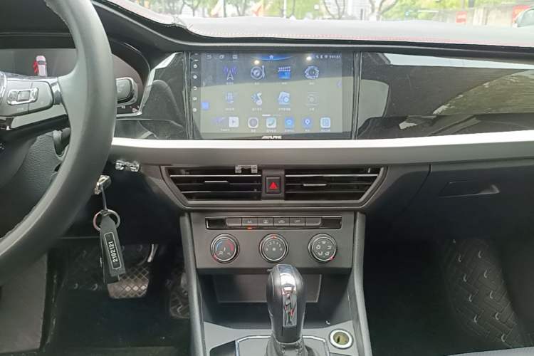 Used Volkswagen Lavida 2022 1.5L Automatic Comfort Edition Audio And AC Panel