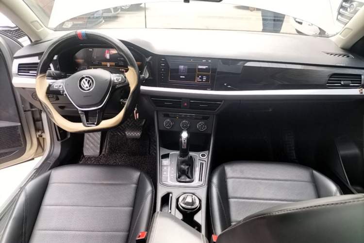 Used Volkswagen Lavida 2022 1.5L Automatic Comfort Edition Center Console