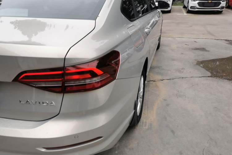 Used Volkswagen Lavida 2022 1.5L Automatic Fashion Edition Exterior 3