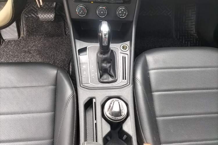 Used Volkswagen Lavida 2022 1.5L Automatic Comfort Edition Gear Lever