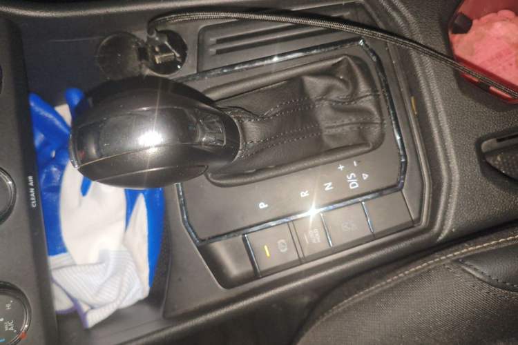 Used Volkswagen Lavida 2022 1.5L Automatic Vision Edition Gear Lever
