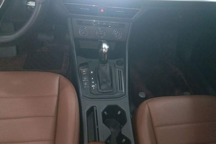 Used Volkswagen Lavida 2022 1.5L Automatic Fashion Edition Gear Lever