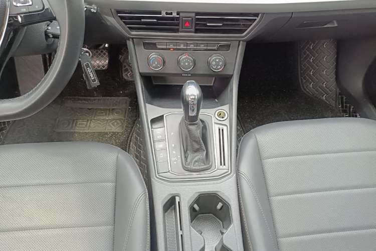 Used Volkswagen Lavida 2022 1.5L Automatic Comfort Edition Gear Lever