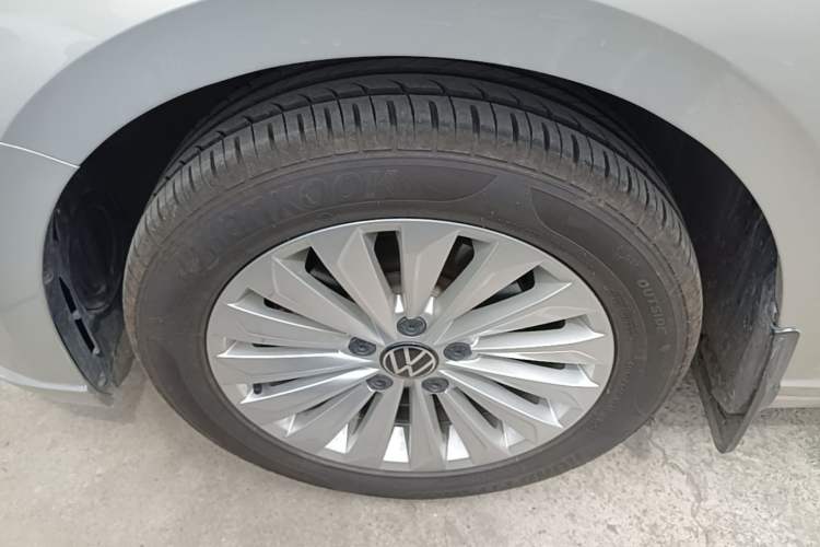 Used Volkswagen Lavida 2022 1.5L Automatic Comfort Edition Left Front Wheel Hub