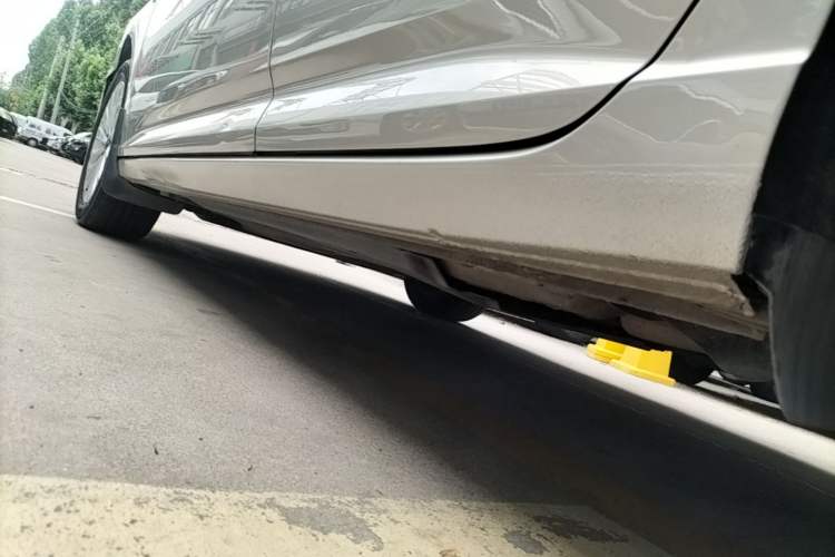 Used Volkswagen Lavida 2022 1.5L Automatic Comfort Edition Left Side Sill