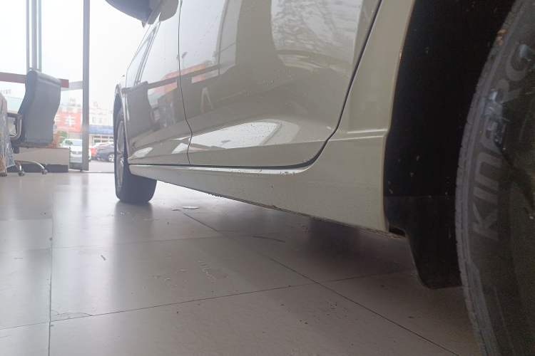 Used Volkswagen Lavida 2022 1.5L Automatic Fashion Edition Left Side Sill