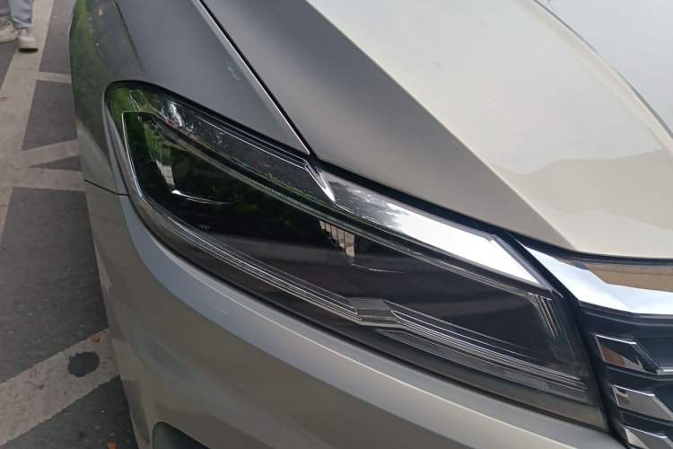 Used Volkswagen Lavida 2022 280TSI DSG Comfort Edition Right Front Headlight
