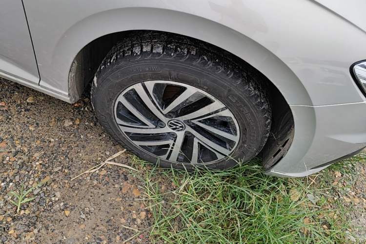 Used Volkswagen Lavida 2022 280TSI DSG Comfort Edition Right Front Wheel Hub