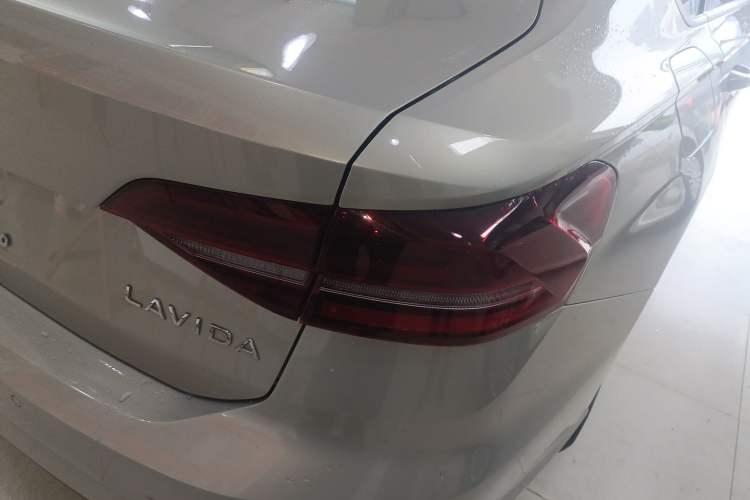 Used Volkswagen Lavida 2022 1.5L Automatic Fashion Edition Right Rear Taillight