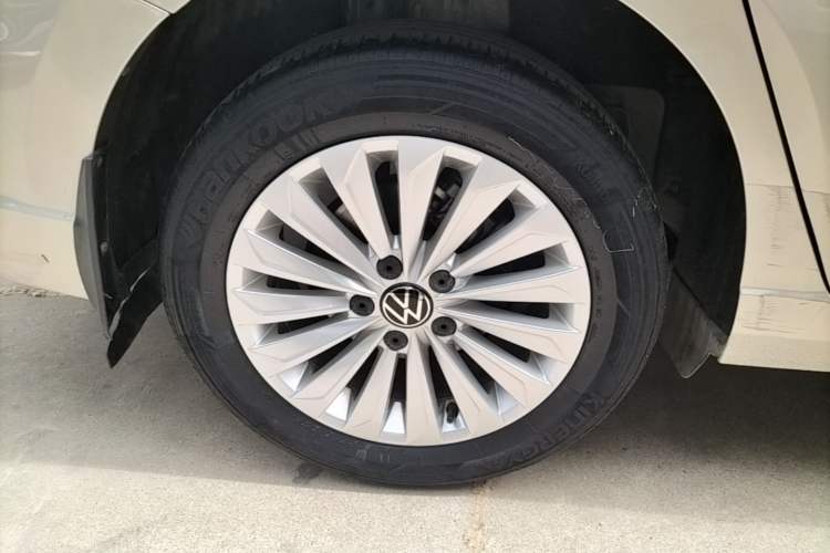Used Volkswagen Lavida 2022 1.5L Automatic Comfort Edition Right Rear Wheel Hub
