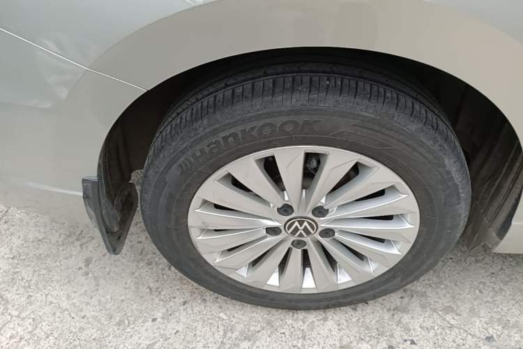 Used Volkswagen Lavida 2022 1.5L Automatic Comfort Edition Right Rear Wheel Hub