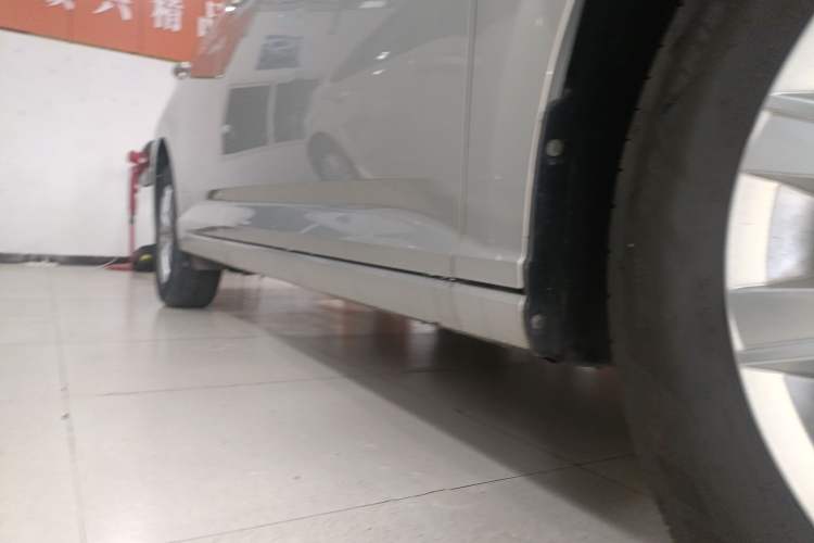 Used Volkswagen Lavida 2022 1.5L Automatic Fashion Edition Right Side Sill