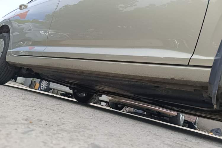 Used Volkswagen Lavida 2022 1.5L Automatic Comfort Edition Right Side Sill