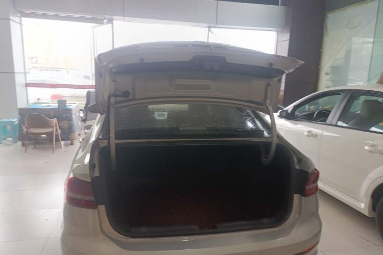 Used Volkswagen Lavida 2022 1.5L Automatic Fashion Edition Trunk