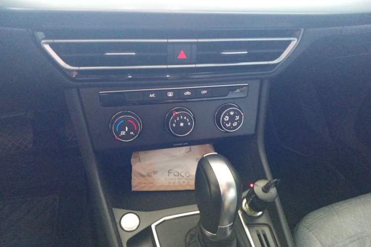 Used Volkswagen Lavida 2023 280TSI DSG Full-Comfort Edition Audio And AC Panel